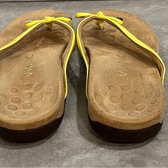 COPY - Vionic Sandals - Size 6.5 - Worn Once! - Picture 2 of 4